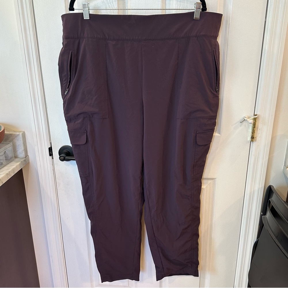 EUC Chelsea Cargo Lined Pant from Athleta in Dark Purple